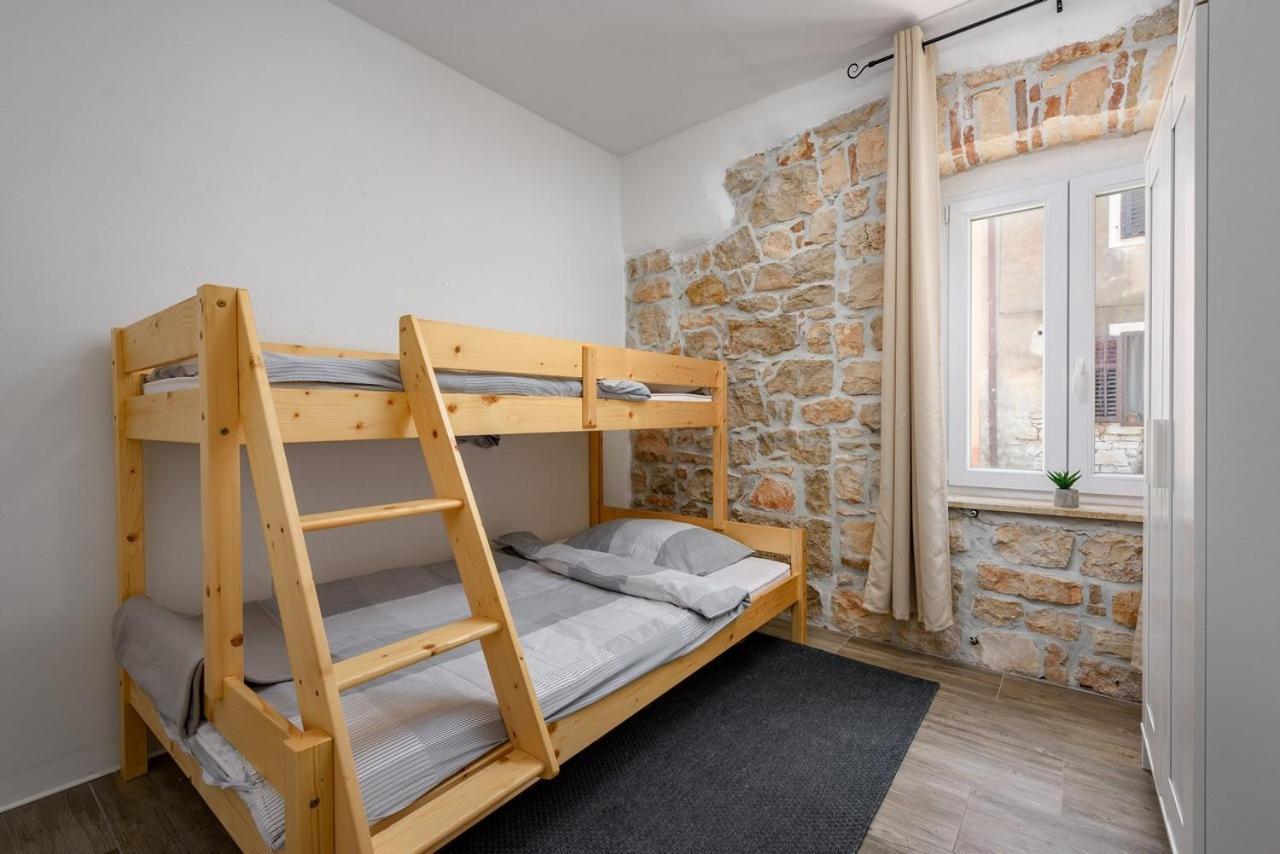 Center House With Apartment *